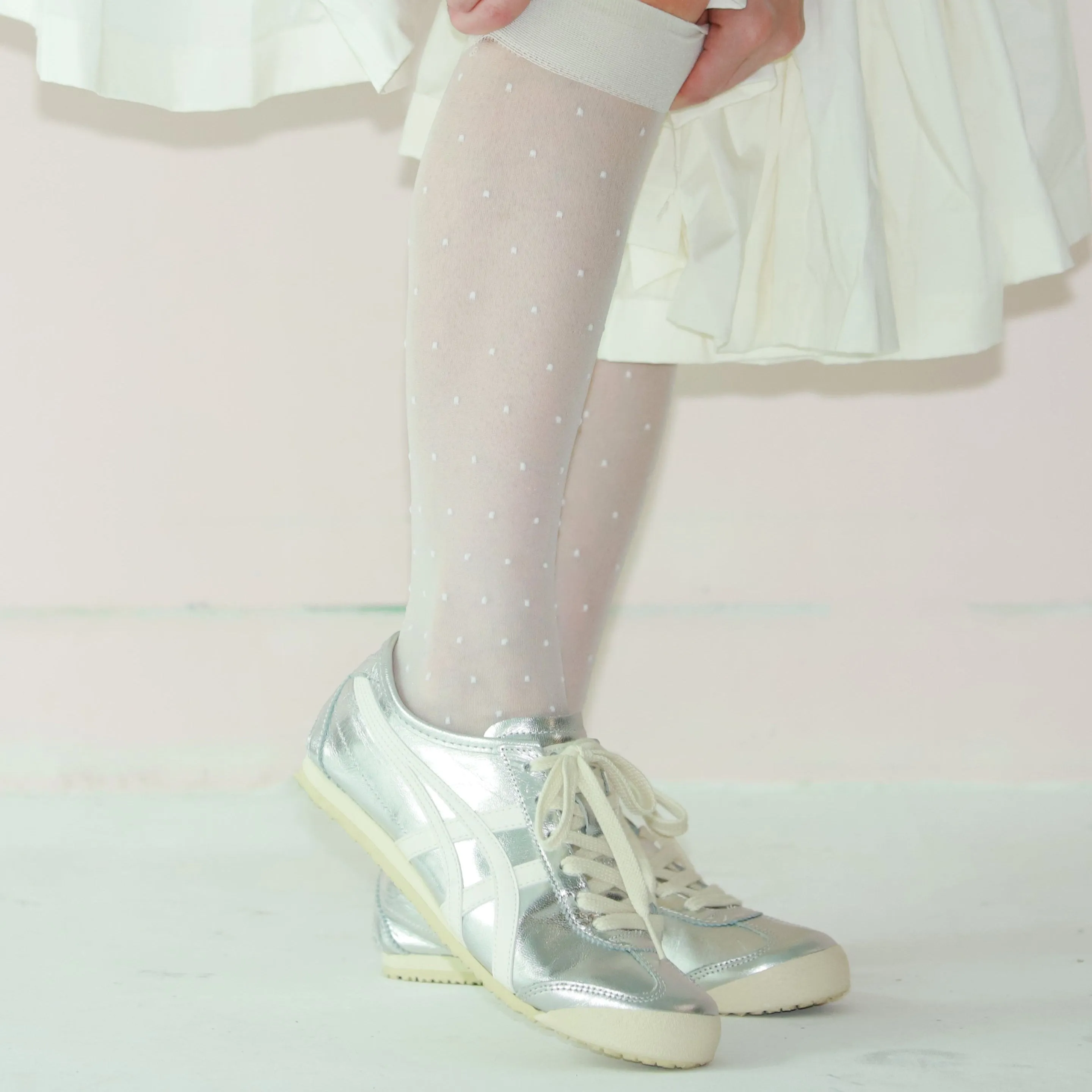 011170155 Sheer Fine Dots Knee High Socks