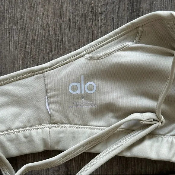 Alo Airlift Intrigue Bra - California Sand (Size Small)