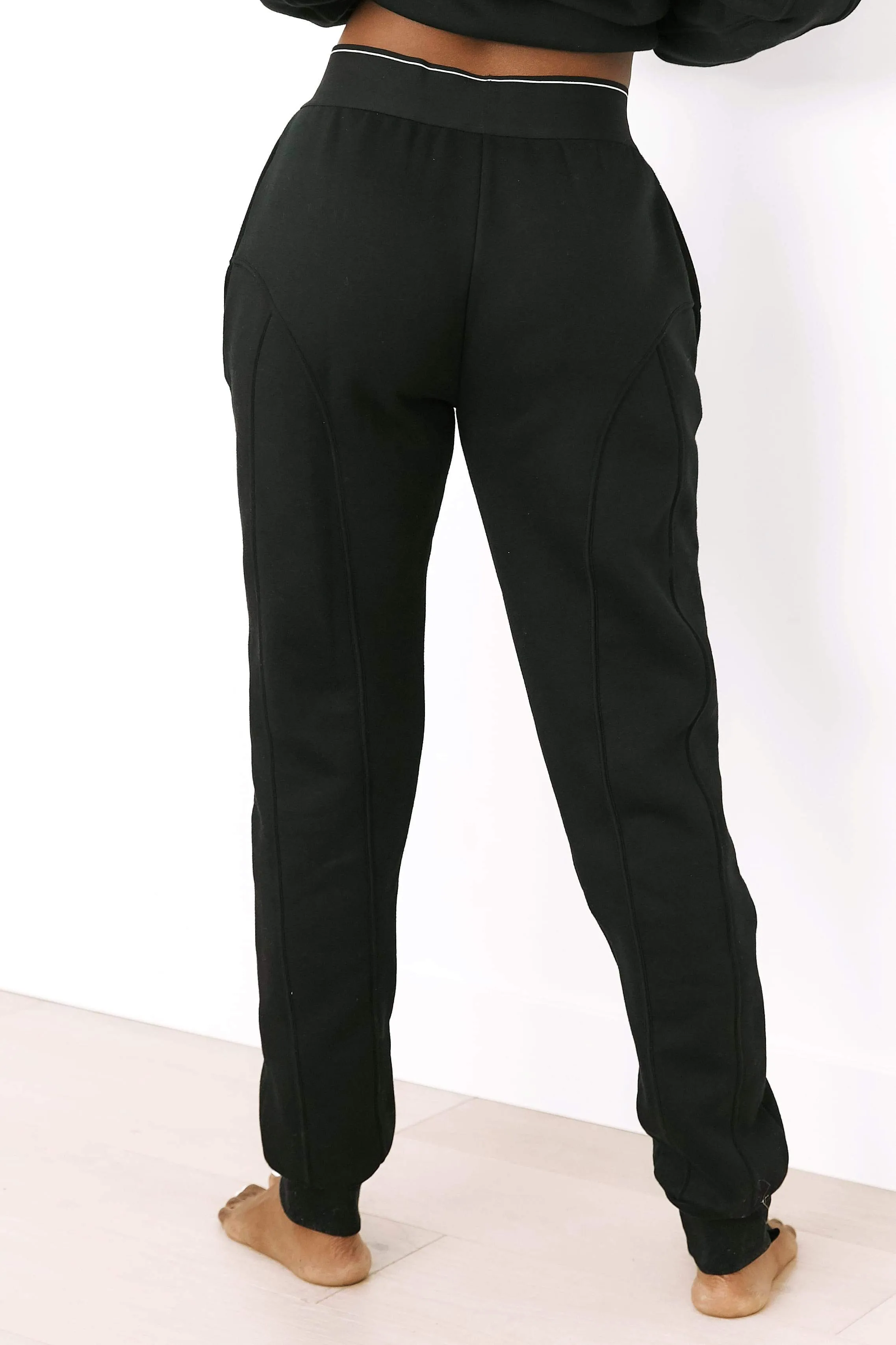 Basic Fitted Joggers - Black