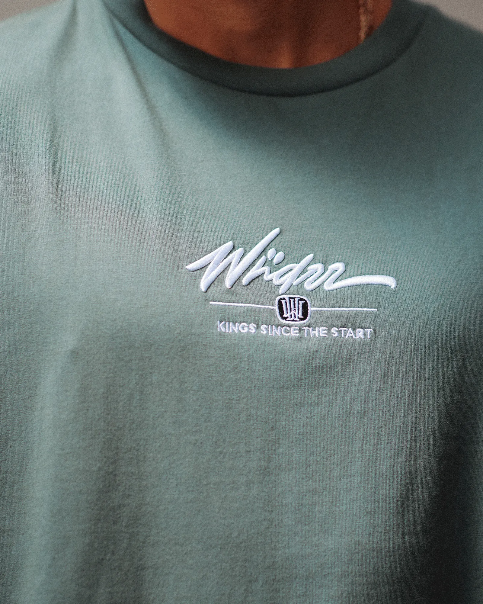 DETONE BOX FIT TEE - DARK GREEN