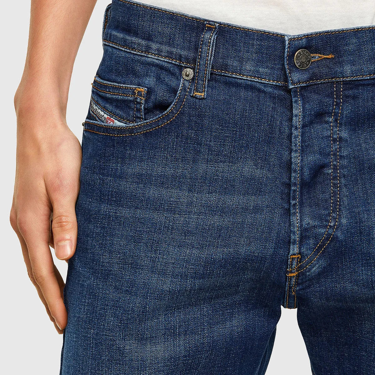 Diesel - D-Luster 009NN Slim Jeans in Blue