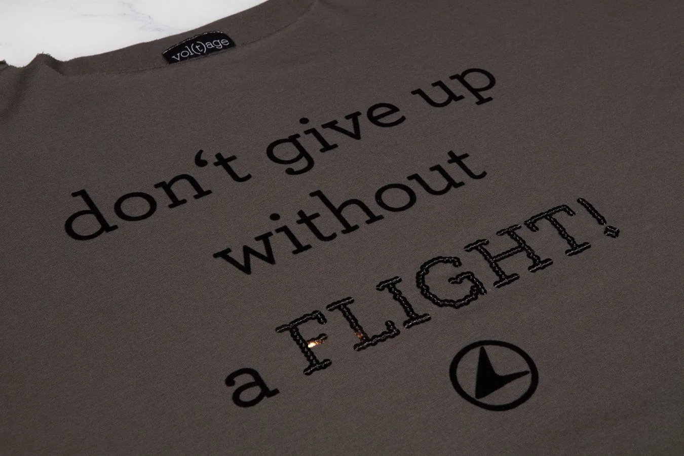 DON'T GIVE UP WITHOUT A FLIGHT relaxed smart-shirt