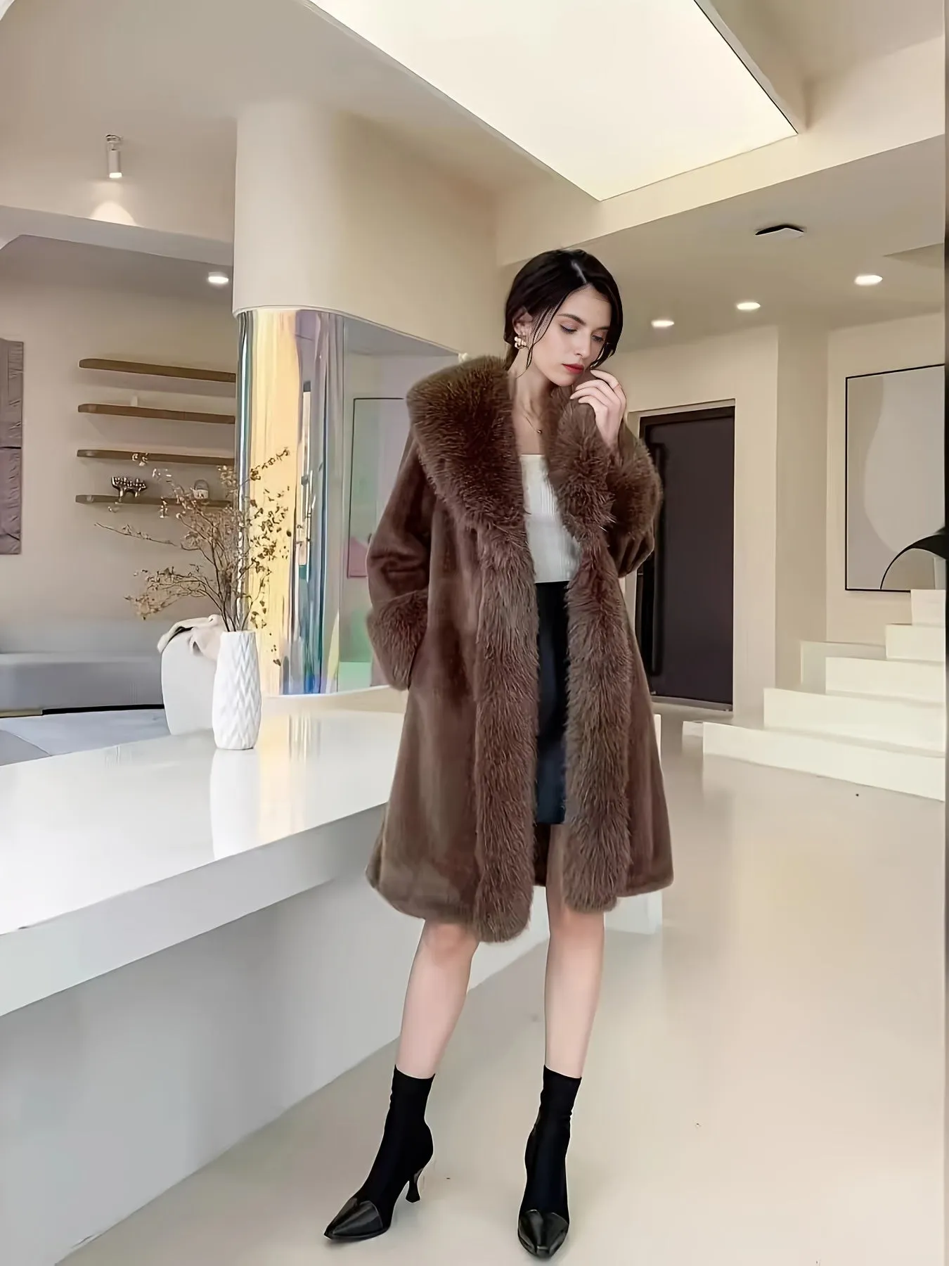 Elegant Womens Faux Fur Coat  Soft  Warm Outerwear