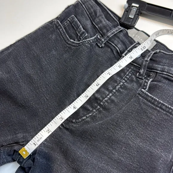 EVERLANE High Rise Slim Straight Cigarette Jeans Size 26 Black
