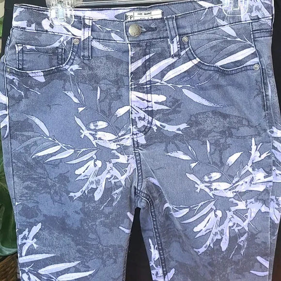 Free People Leaf Sunprint Slim leg jeans Size 30