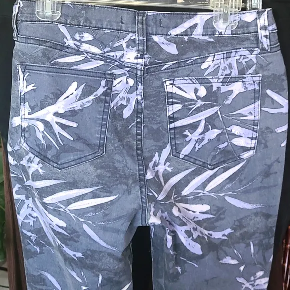 Free People Leaf Sunprint Slim leg jeans Size 30
