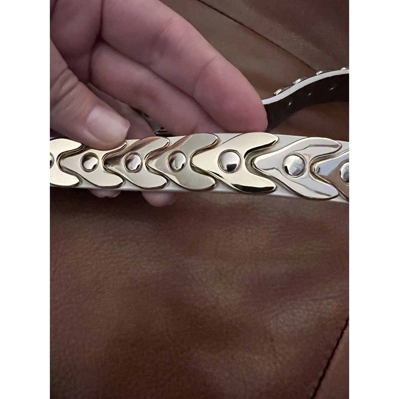 J. McLaughlin Women's White Leather Belt with Gold Metal Detail – XS (23"-27")