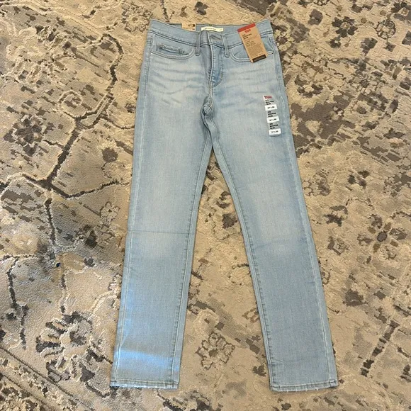 LEVIS 312 Shaping Slim Women's Jeans NWT