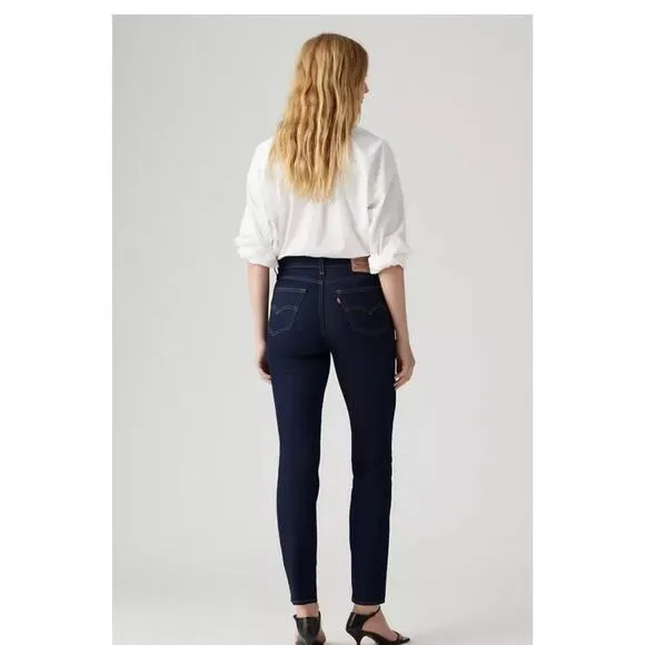 Levi's 724 High Rise Slim Straight Women's Jeans in Cast Shadows Dark Wash Sz 31