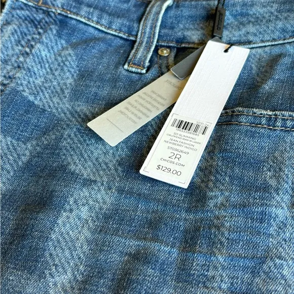 NWT Chico’s Newberry Indigo 2R So Slimming Girlfriend Slim Leg Jeans Trendy