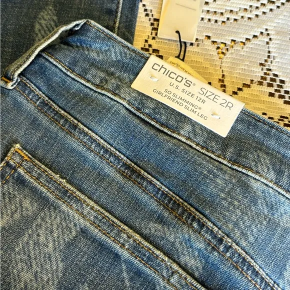 NWT Chico’s Newberry Indigo 2R So Slimming Girlfriend Slim Leg Jeans Trendy