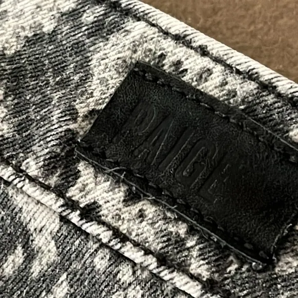 PAIGE Hoxton Slim Snakeskin Print Jeans - size 30