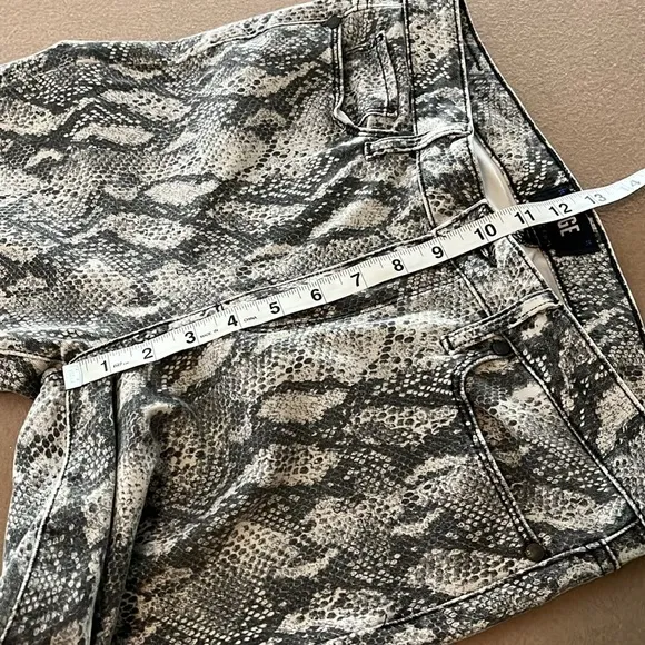 PAIGE Hoxton Slim Snakeskin Print Jeans - size 30