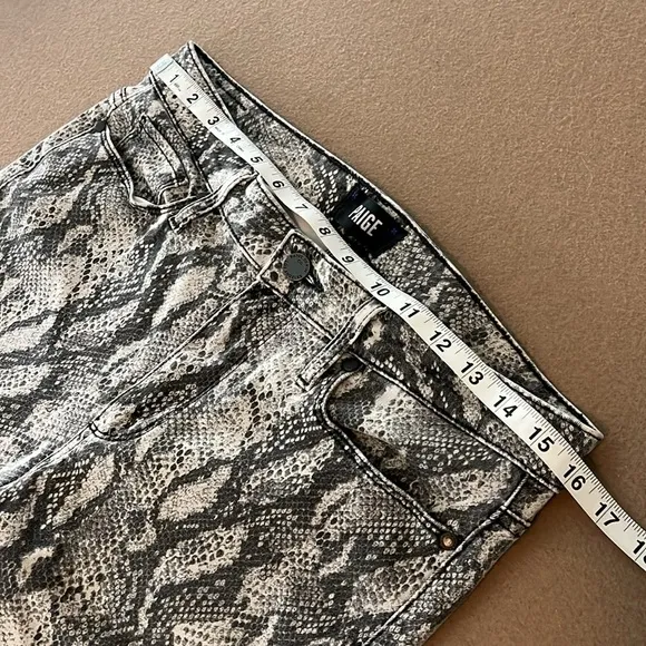 PAIGE Hoxton Slim Snakeskin Print Jeans - size 30