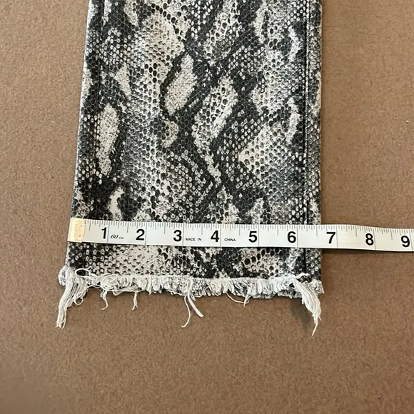 PAIGE Hoxton Slim Snakeskin Print Jeans - size 30