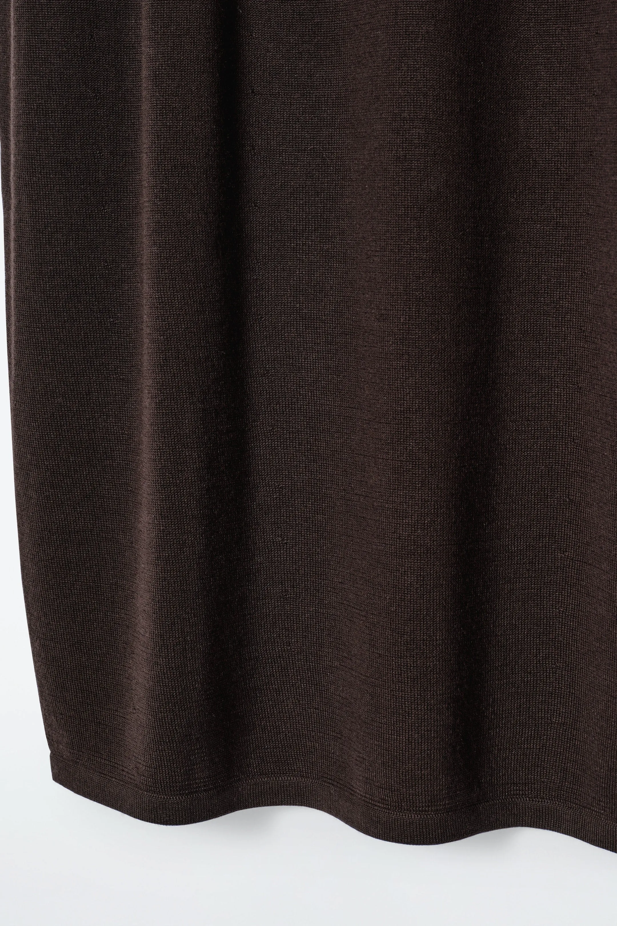 Rounded merino wool maxi skirt