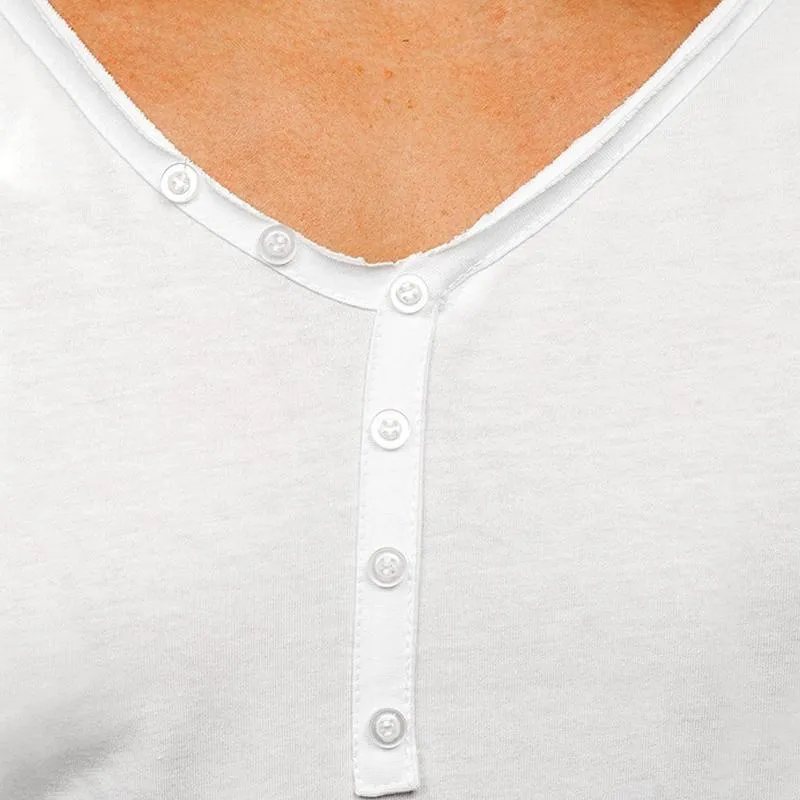 T-shirt uni à col en V avec boutons vintage