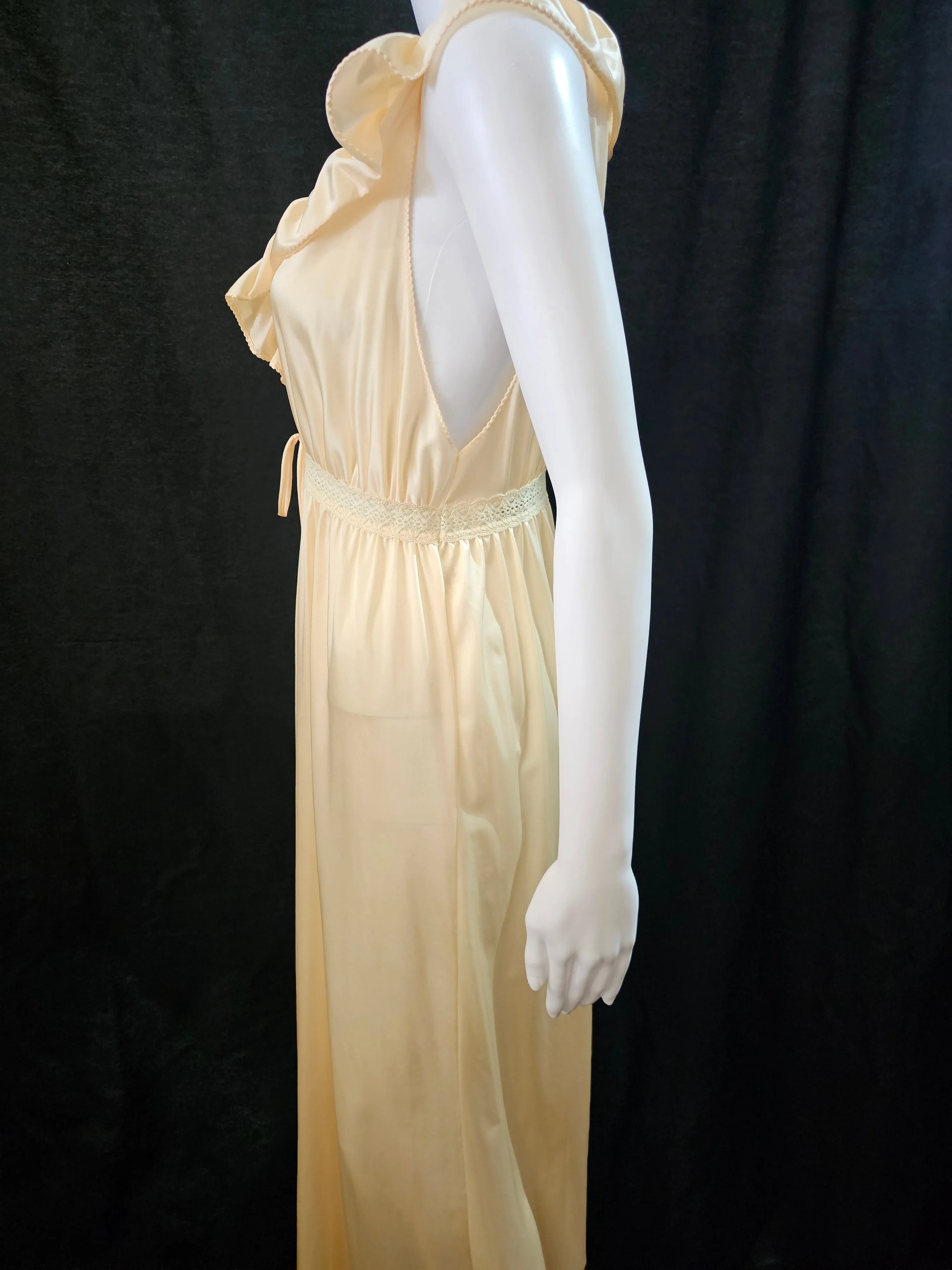Vintage 1970s peach negligee with dramatic ruffled collar by Sears Roebuck