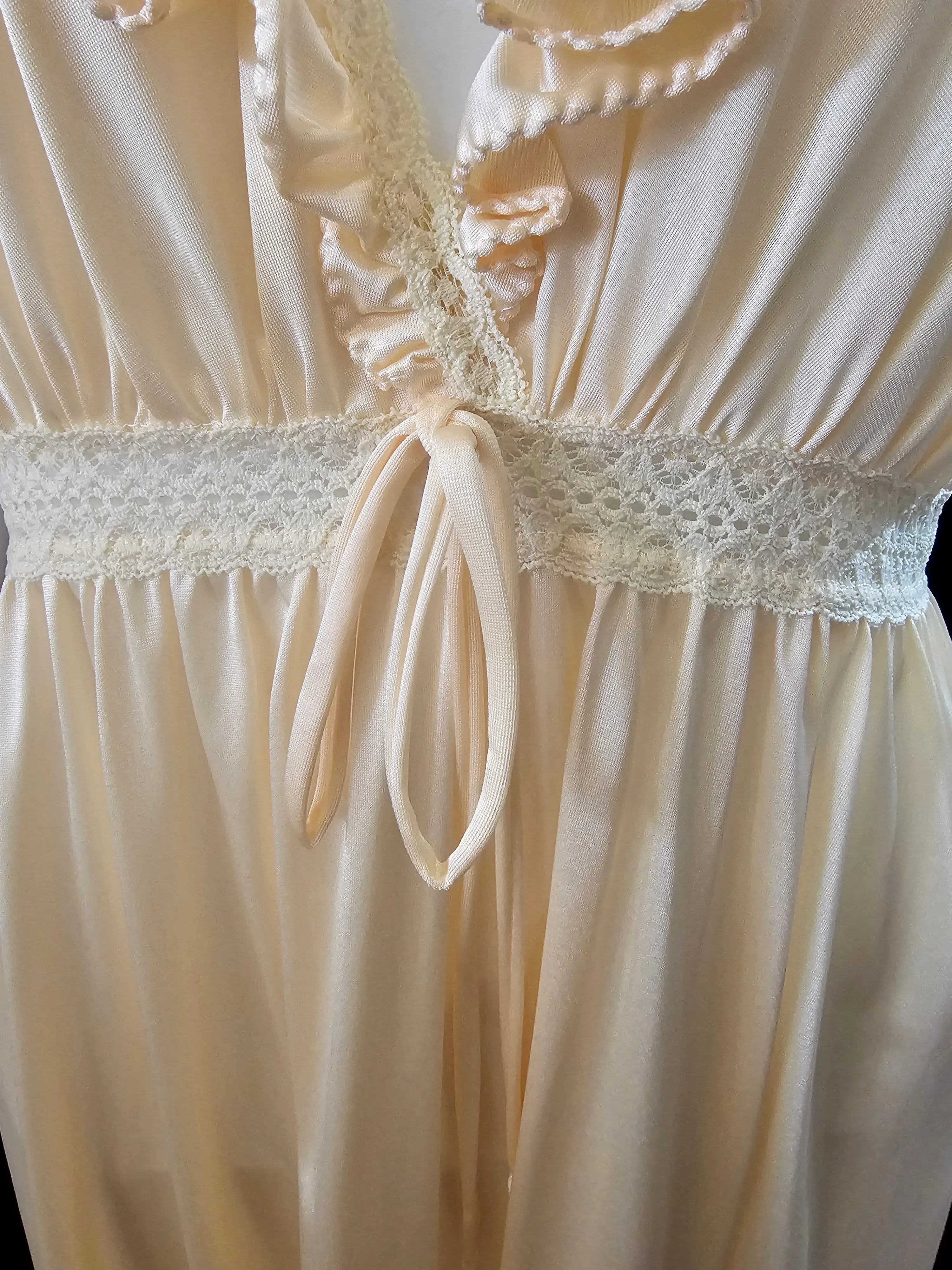 Vintage 1970s peach negligee with dramatic ruffled collar by Sears Roebuck