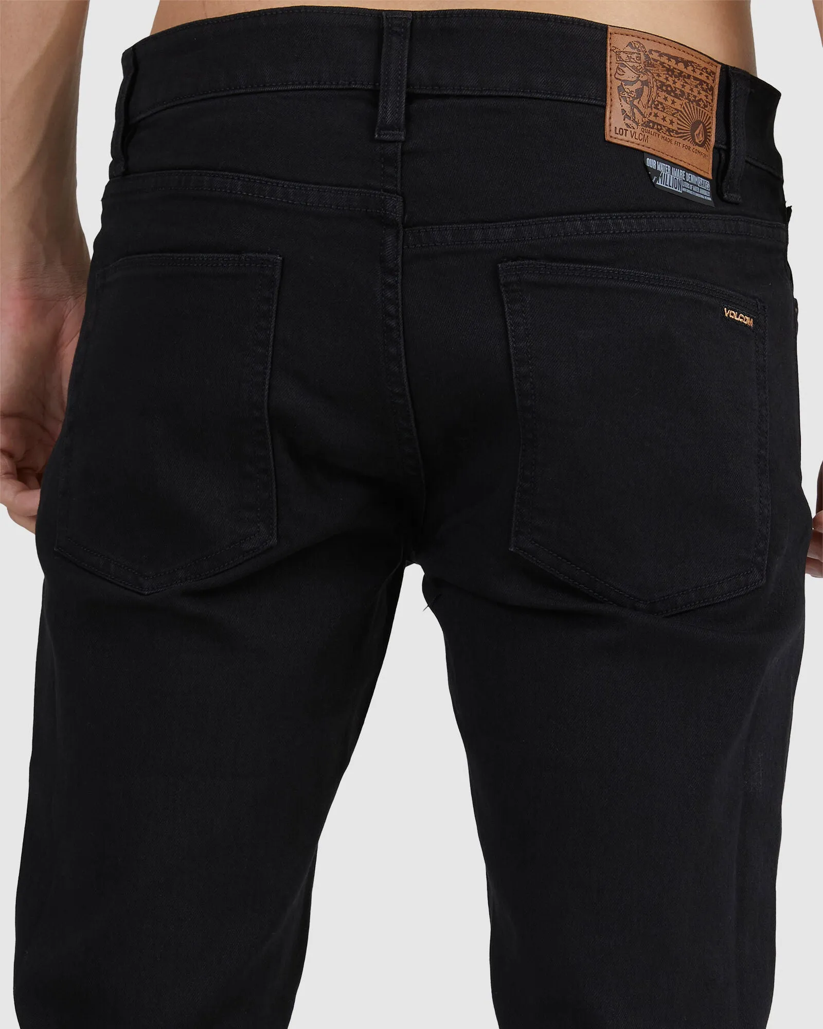 VOLCOM VORTA DENIM 15" LEG SLIM FIT BLACKOUT WASH