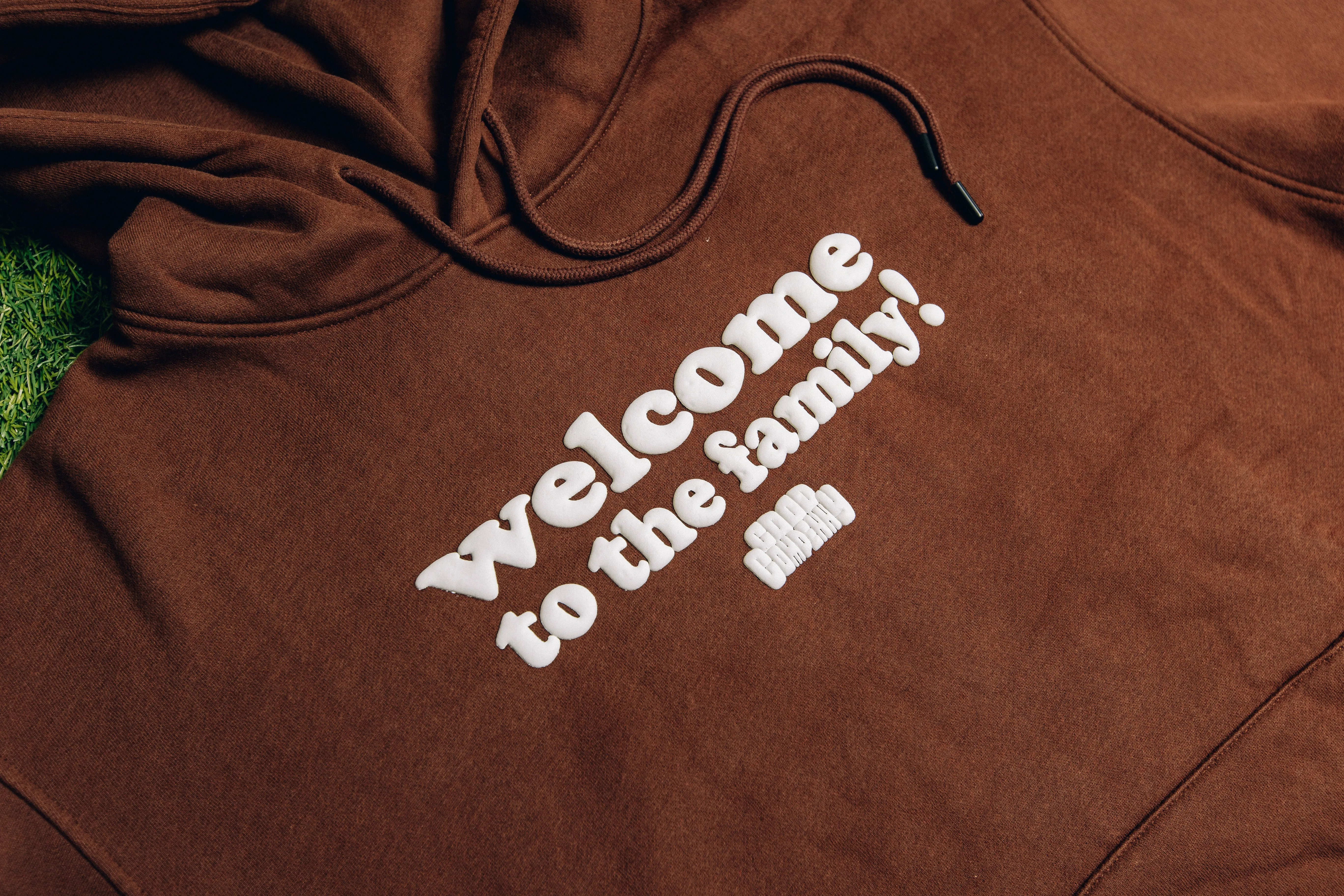WELCOME TO THE FAMILY! HOODIE BROWN/CREAM