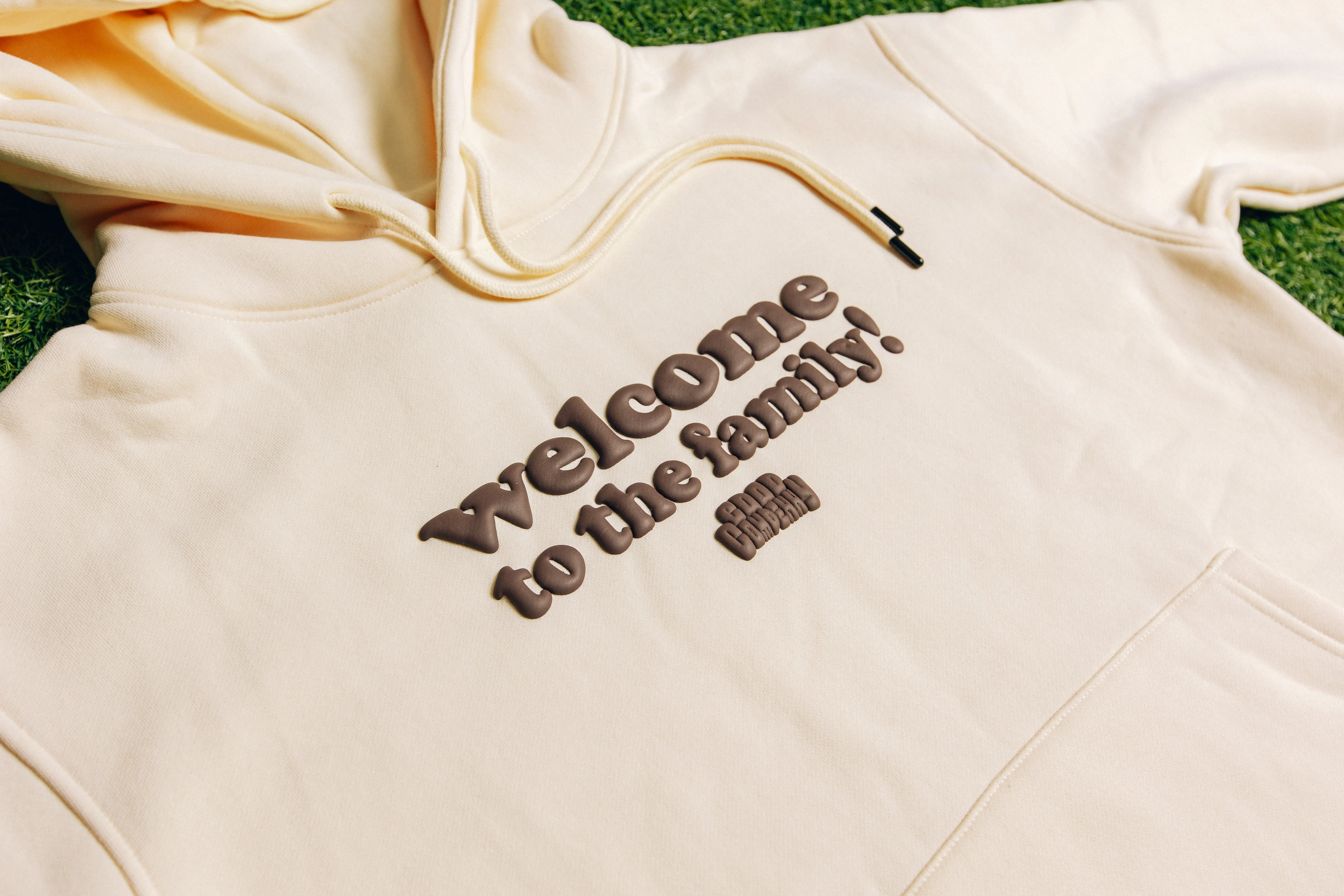 WELCOME TO THE FAMILY! HOODIE CREAM/BROWN