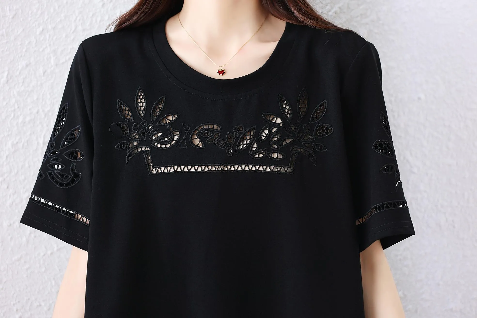 Women's Versatile Solid Color T-Shirt with Relaxed-Fit and Cutout Detail