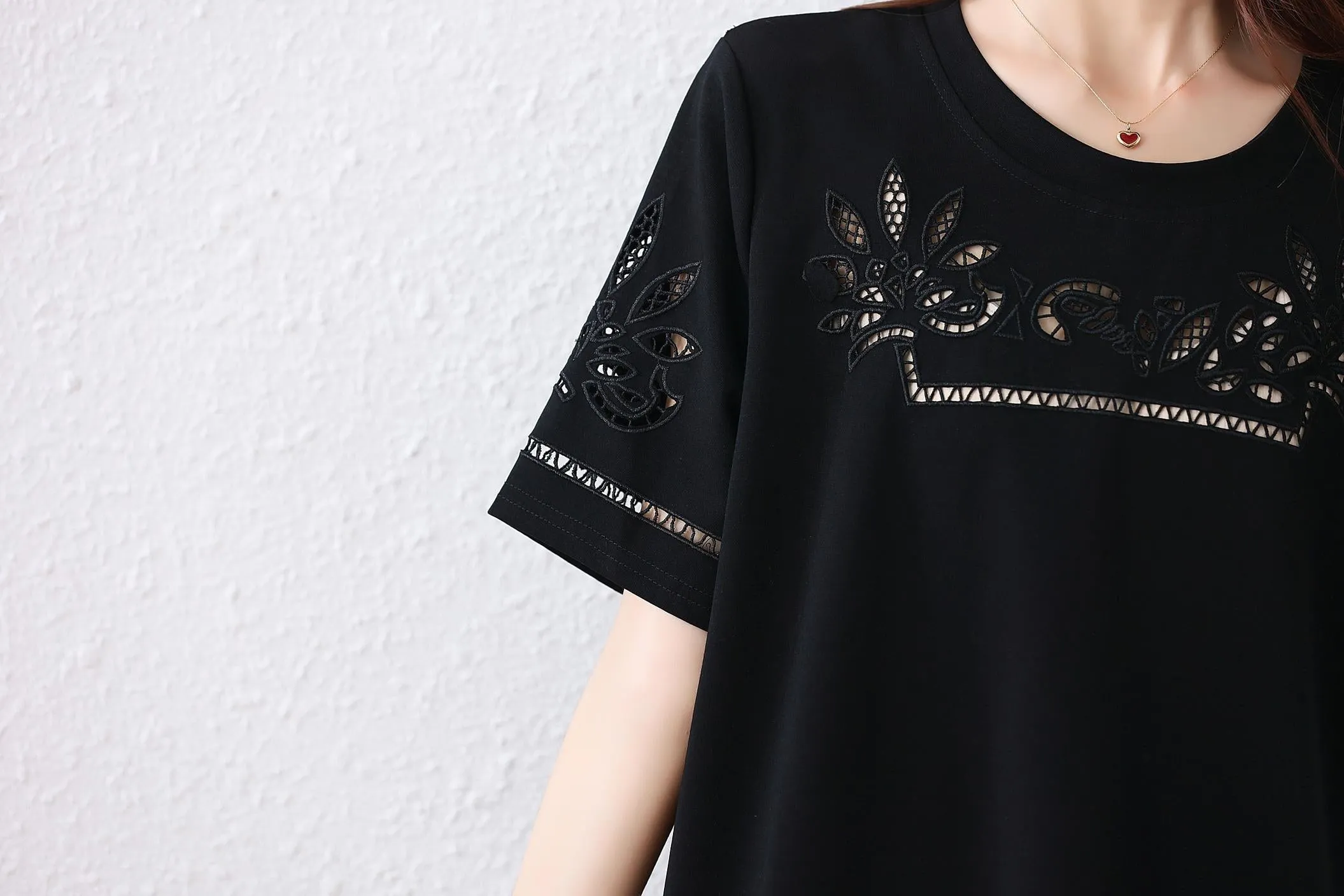 Women's Versatile Solid Color T-Shirt with Relaxed-Fit and Cutout Detail