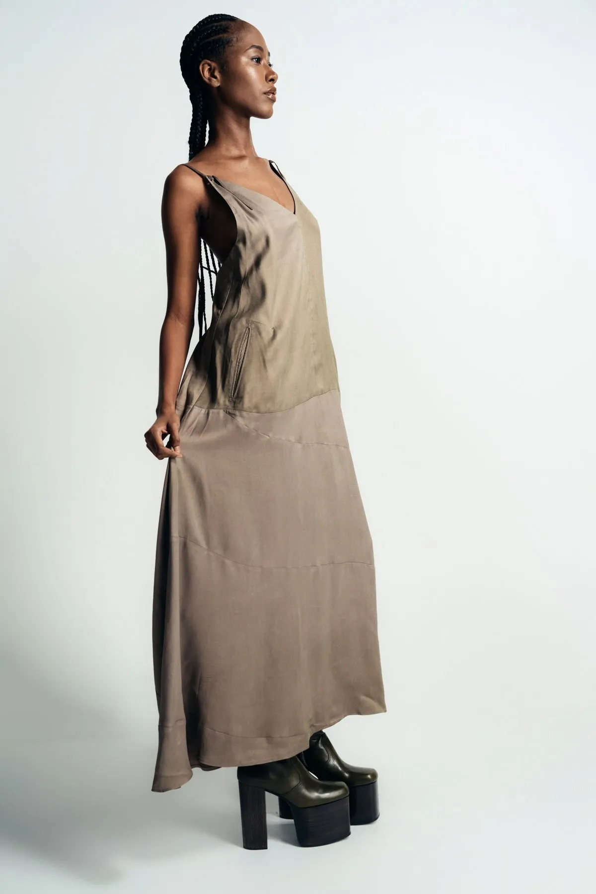 ZIGGY CHEN | V-NECK HALTER DRESS