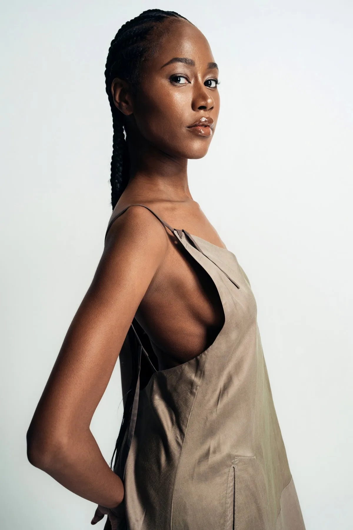 ZIGGY CHEN | V-NECK HALTER DRESS
